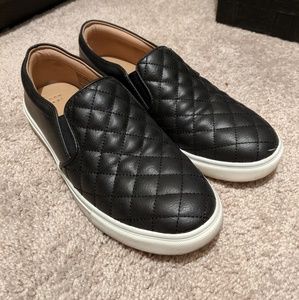 🌻Black & White slip ons